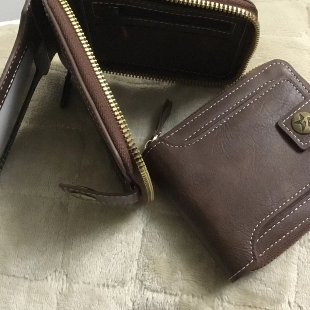Simple Zipper and Snap Closure Wallet